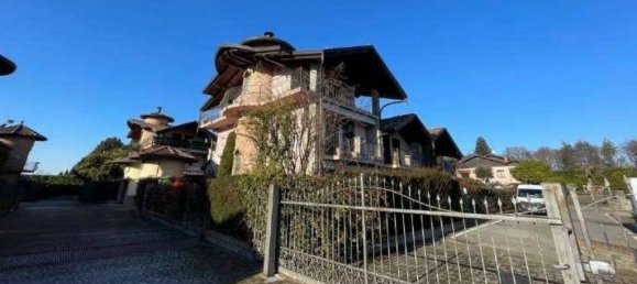 2 غرف نوم شقة في Travedona-Monate, Italy رقم 281666 3