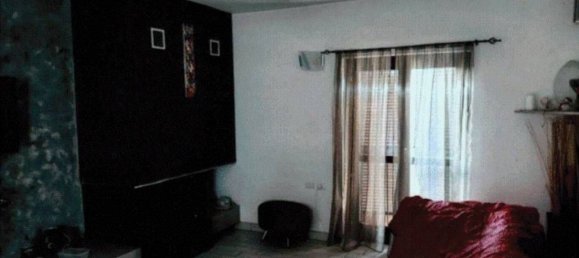 3 rooms House in Mercallo, Italy No. 13994 6