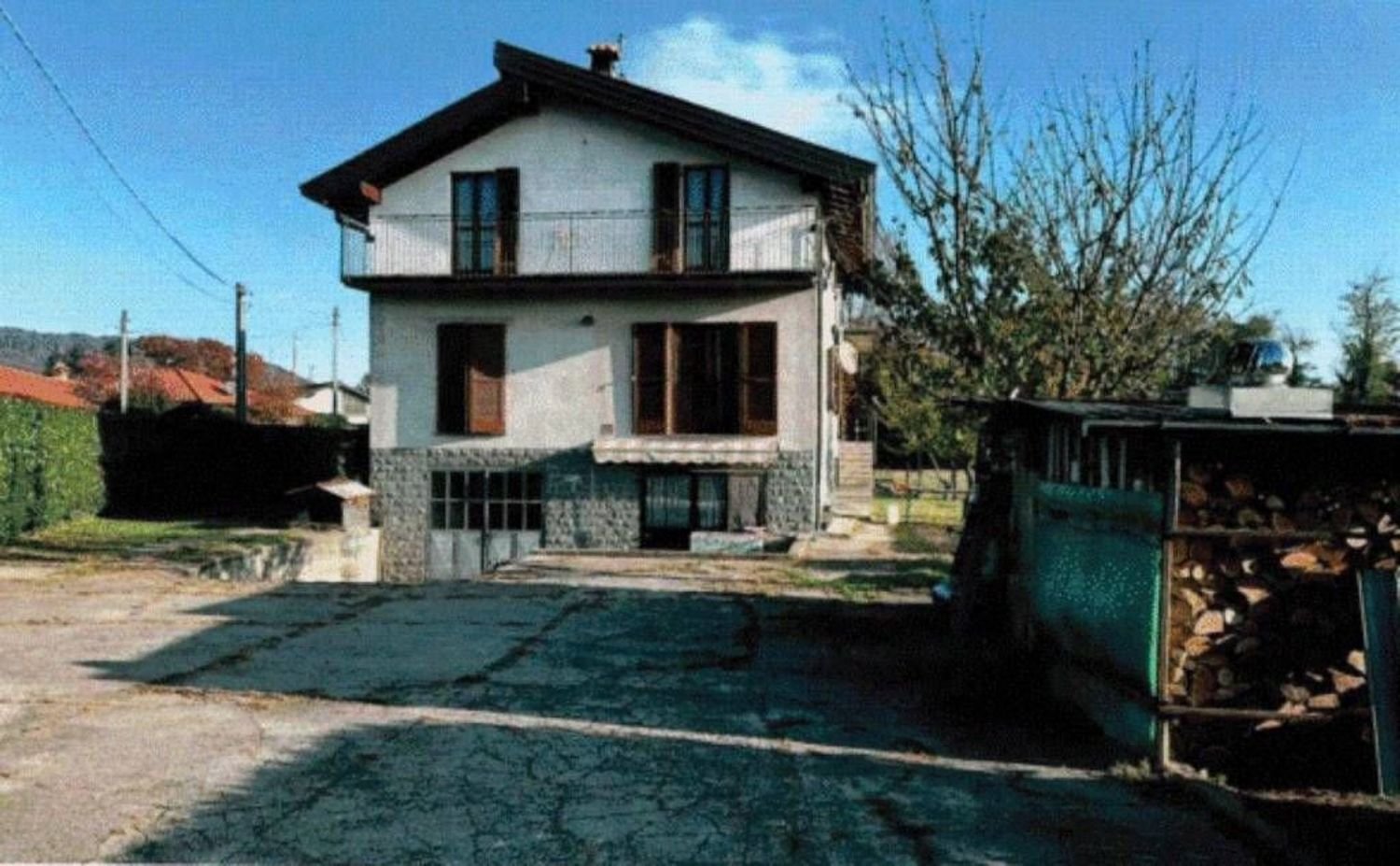 3 rooms House in Mercallo, Italy No. 13994