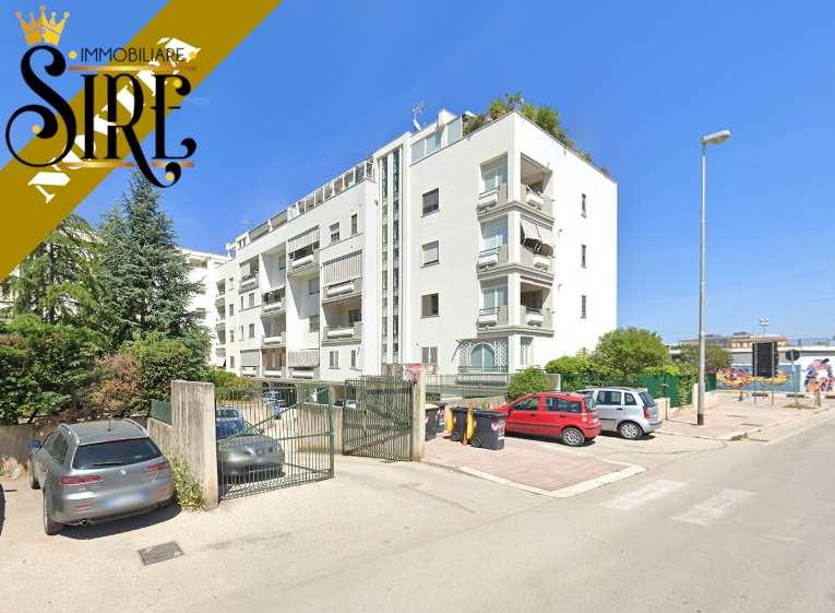 Гараж с 1 комнатой в Трани, Италия № 9168