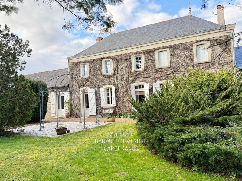 6 bedrooms Castles in Etriche, France No. 98360