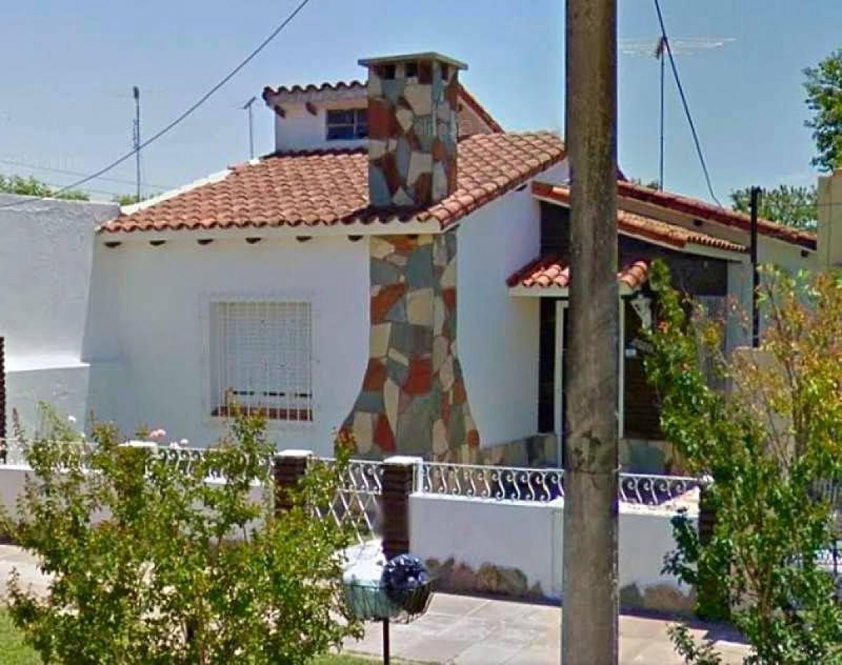 2 bedrooms House in Marcos Paz, Argentina No. 1573