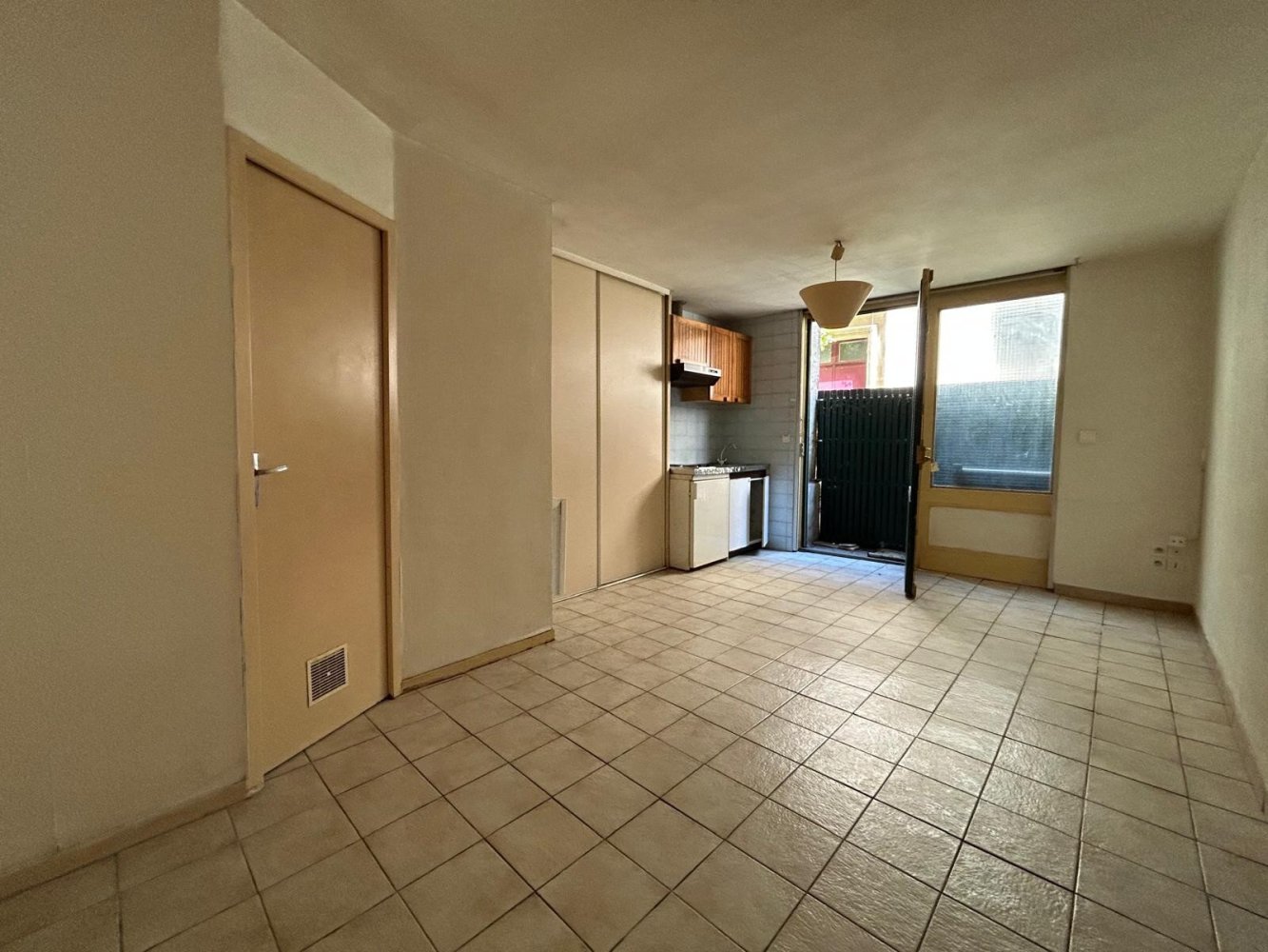 Studio in Bordeaux, France No. 276649