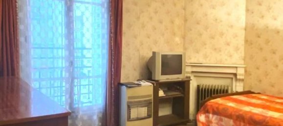 1 bedroom Apartment in Paris, France No. 147495 2