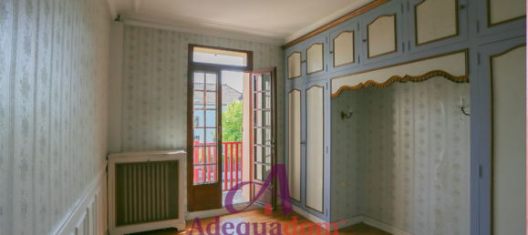 5 bedrooms House in Colombes, France No. 182562 9