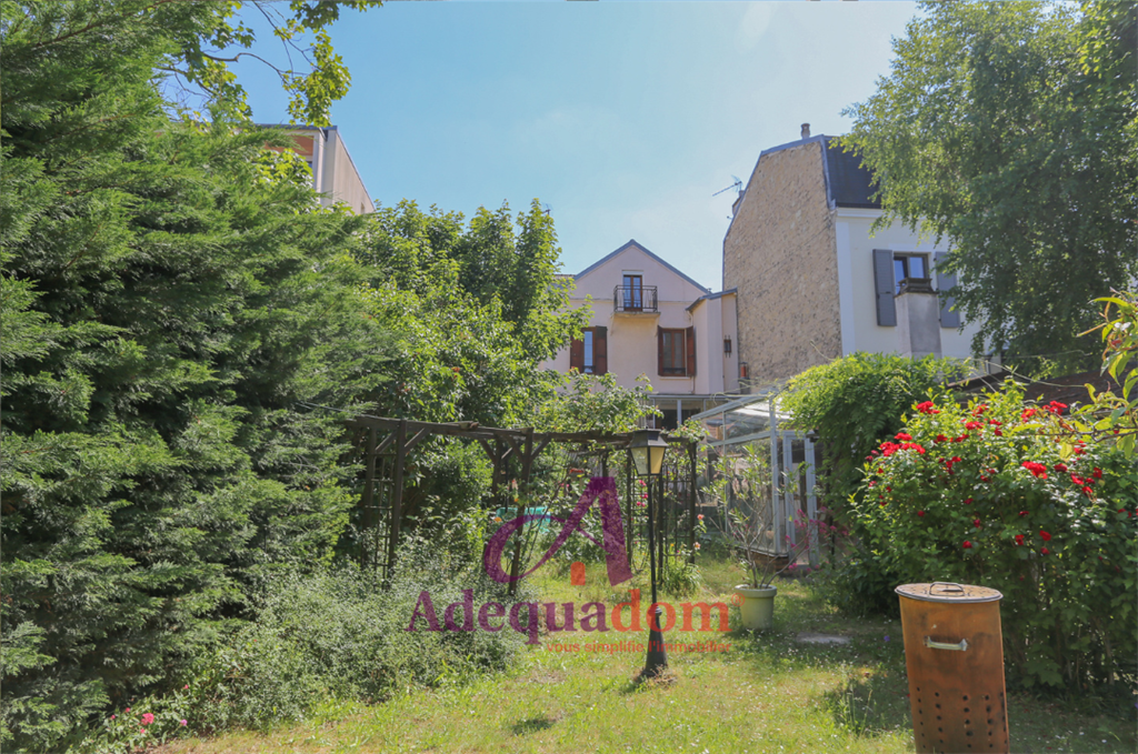 5 bedrooms House in Colombes, France No. 182562