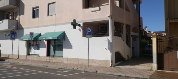 189m² Commercial property in Selargius, Italy No. 265718 2