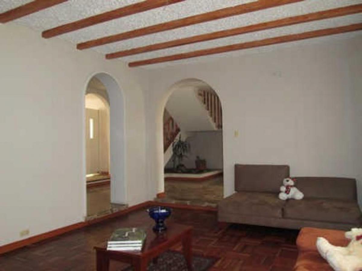 Casa de 4 dormitorios en Bogotá, Colombia No. 13397