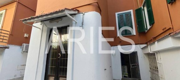 4 rooms Apartment in Rome, Italy No. 65090 2