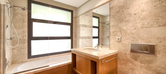 Apartamento de 3 dormitorios en Marbella, Spain No. 9977 5