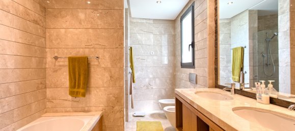 Apartamento de 3 dormitorios en Marbella, Spain No. 9977 9