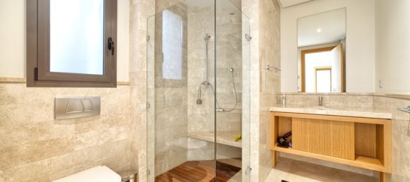 Apartamento de 3 dormitorios en Marbella, Spain No. 9977 7