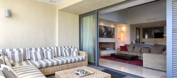 Apartamento de 3 dormitorios en Marbella, Spain No. 9977 4