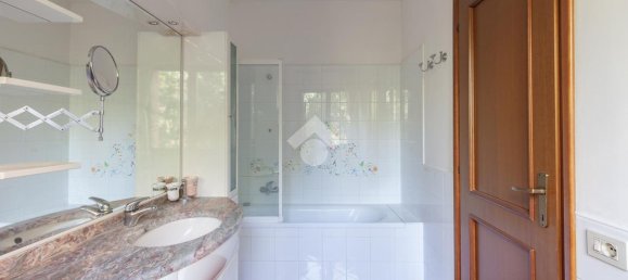 Apartamento de 4 divisões em Rome, Italy N.º 4756 18