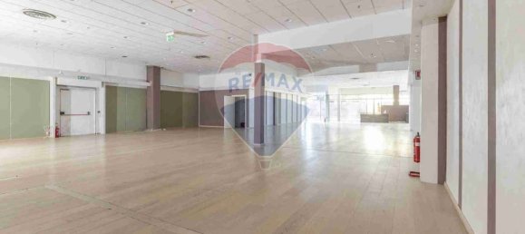 3 rooms Commercial property in Tradate, Italy No. 235093 7