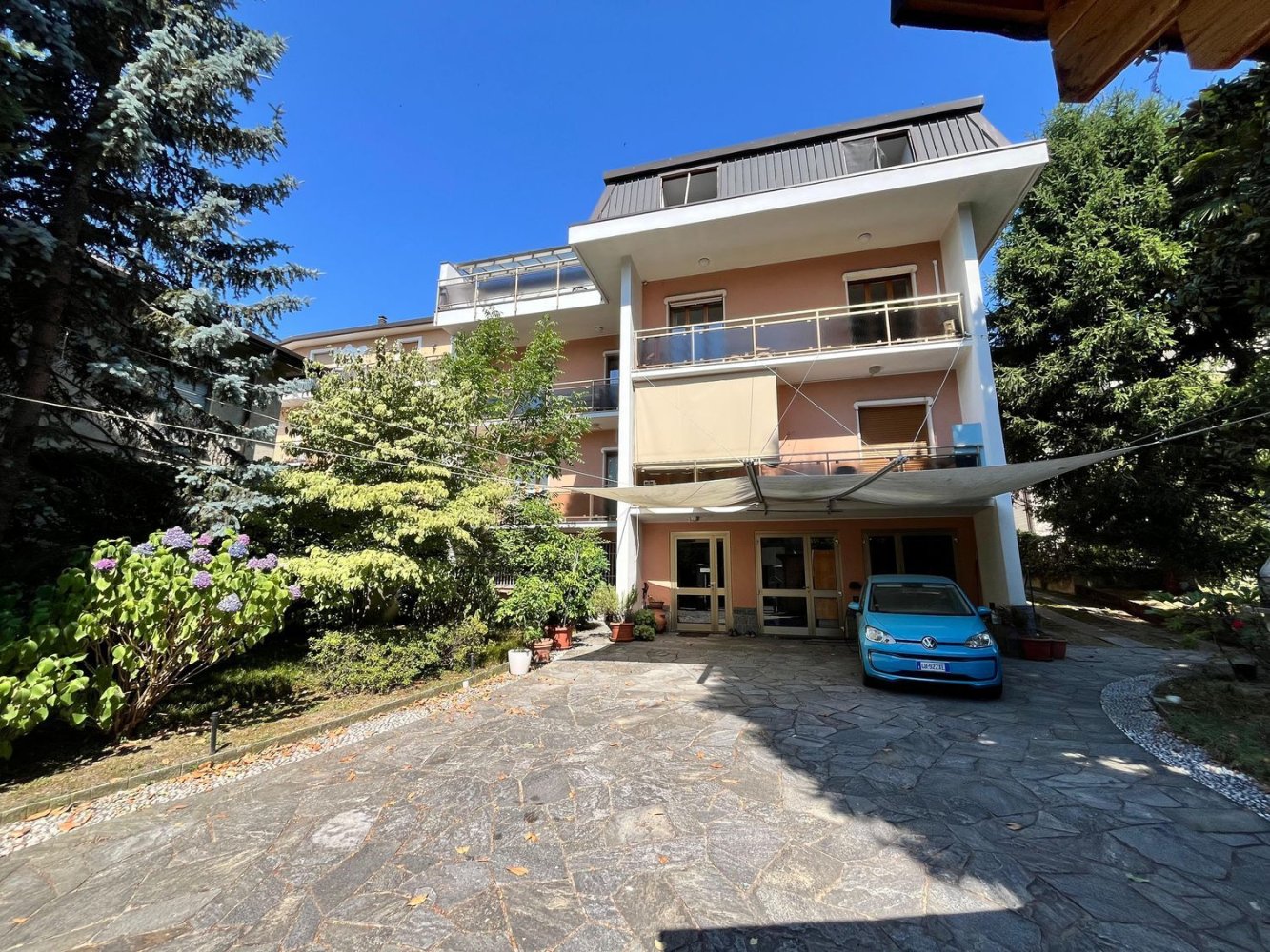 2 rooms Apartment in Mariano Comense, Italy No. 270040