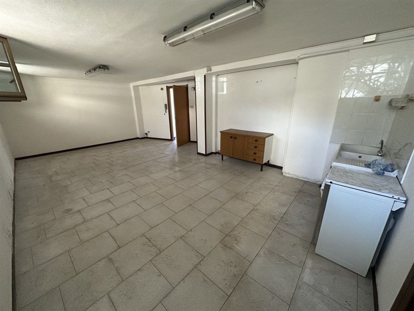 70m² Warehouse in Cinisello Balsamo, Italy No. 232084