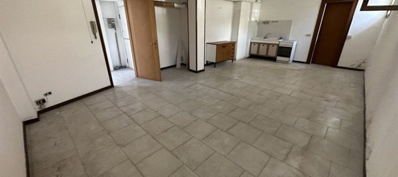 70m² Warehouse in Cinisello Balsamo, Italy No. 232084 12