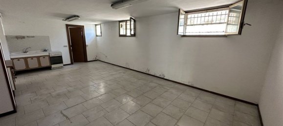 70m² Warehouse in Cinisello Balsamo, Italy No. 232084 2