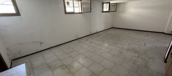 70m² Warehouse in Cinisello Balsamo, Italy No. 232084 4