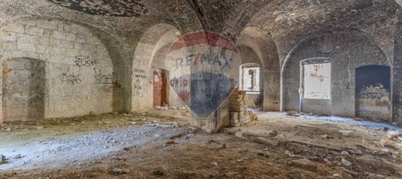 Дом с 4 спальнями в Нойкаттаро, Италия № 353271 5