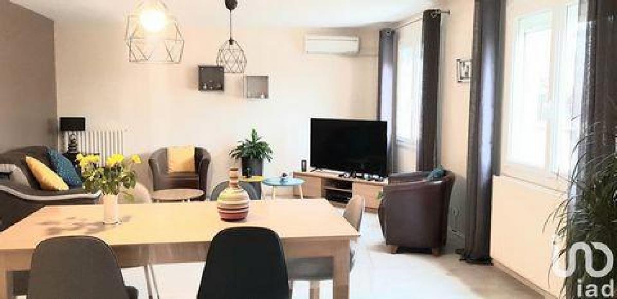 Casa de 3 dormitorios en Carcassonne, France No. 23282