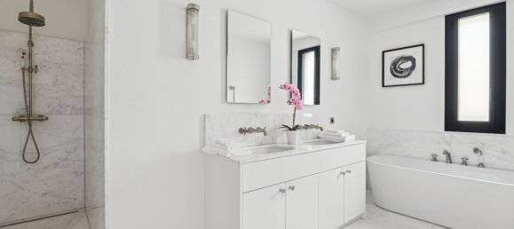 Apartamento de 4 dormitorios en Paris, France No. 172258 16