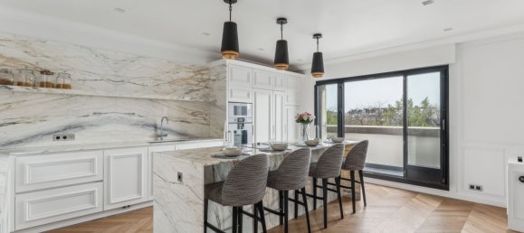 Apartamento de 4 dormitorios en Paris, France No. 172258 4