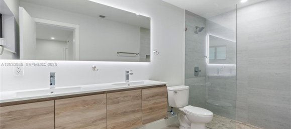 4 dormitorios villa en venta en Miami, Miami-Dade, Florida, USA № 615015 8