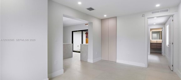 4 dormitorios villa en venta en Miami, Miami-Dade, Florida, USA № 615015 7