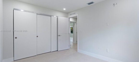 4 dormitorios villa en venta en Miami, Miami-Dade, Florida, USA № 615015 3