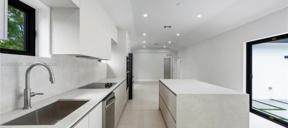 4 dormitorios villa en venta en Miami, Miami-Dade, Florida, USA № 615015 18