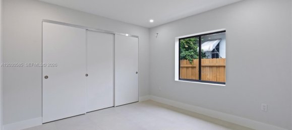 4 dormitorios villa en venta en Miami, Miami-Dade, Florida, USA № 615015 2