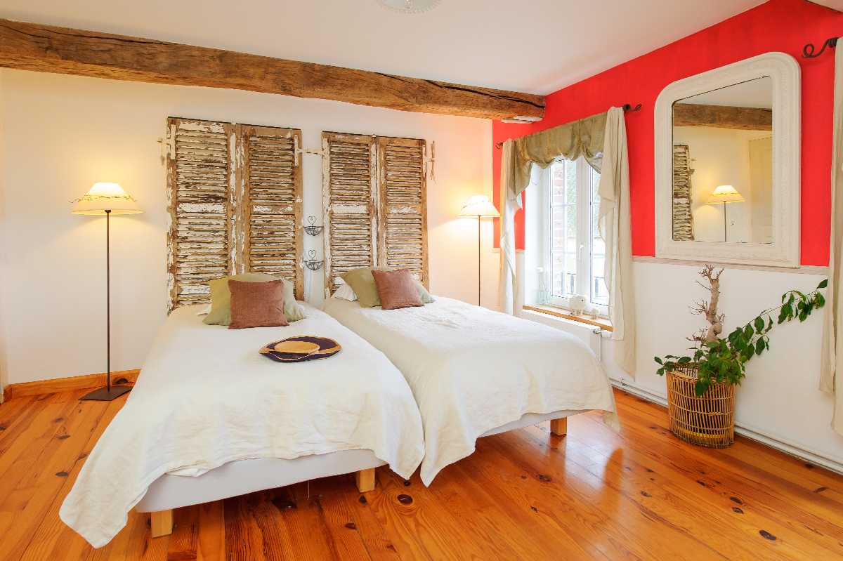 13 bedrooms Commercial property in Saint-Quentin, France No. 202419