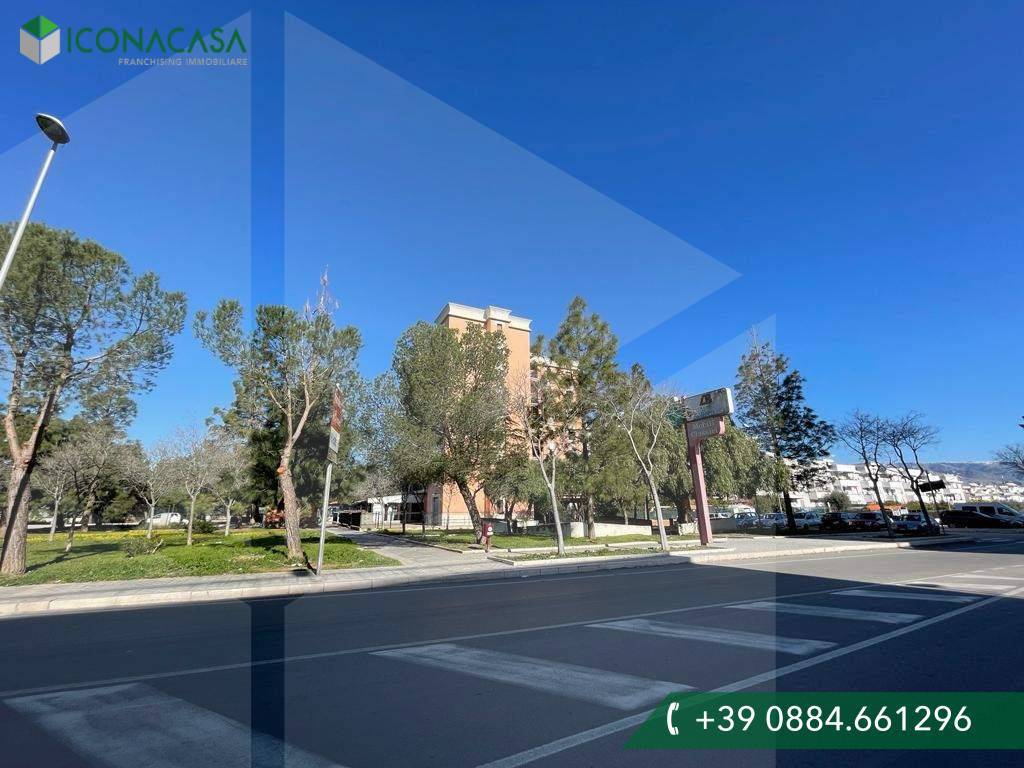 4غرفة عقار تجاري في Manfredonia, Italy رقم 24105