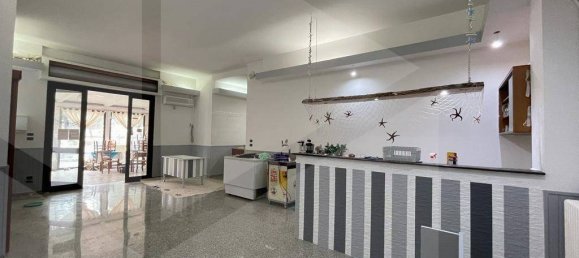 4غرفة عقار تجاري في Manfredonia, Italy رقم 24105 10