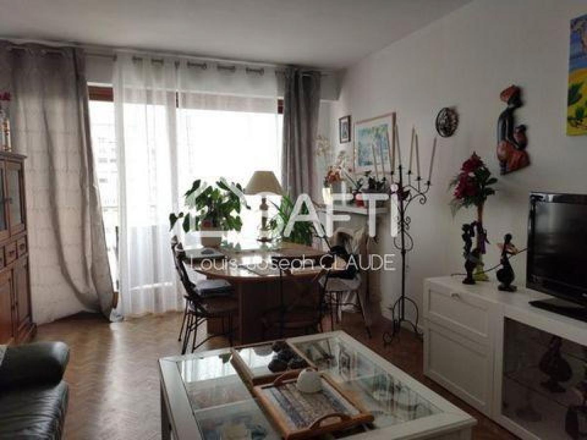 2 bedrooms Apartment in Tours, France No. 11159