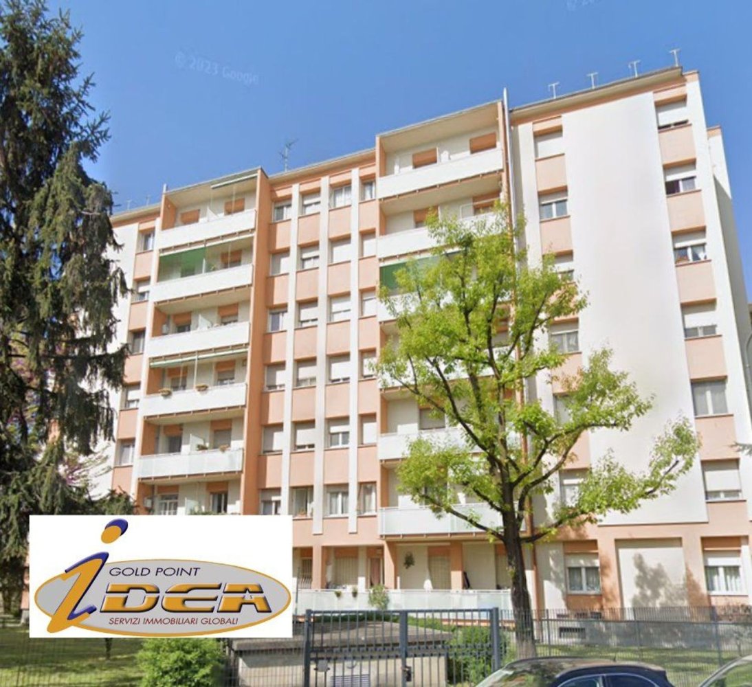 3 rooms Apartment in Milan, Italy No. 291492