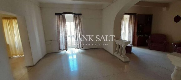 4 bedrooms Hotel in Qormi, Malta No. 2631 7