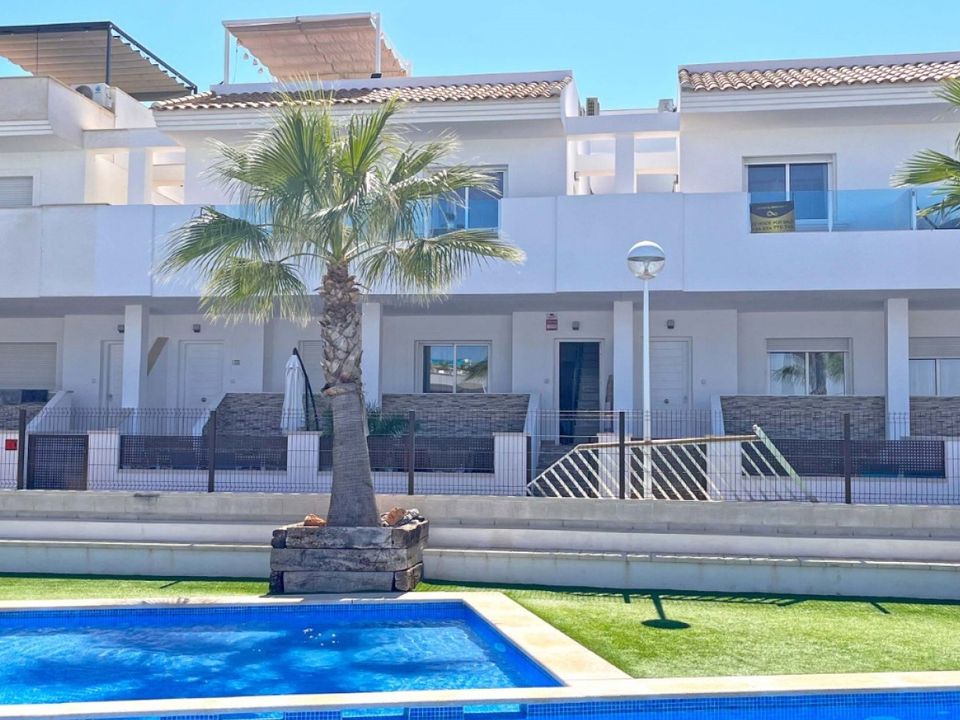 3 bedrooms Townhouse in Torrevieja, Spain No. 190788