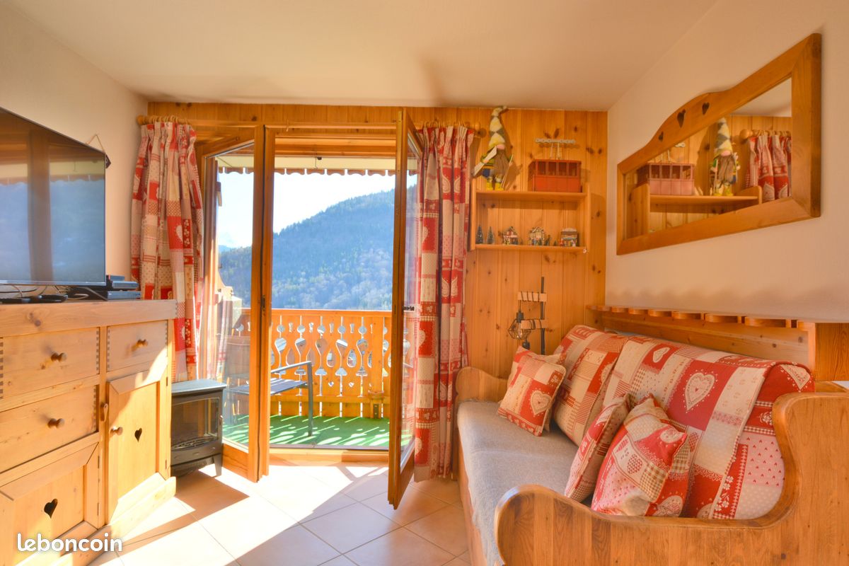 Apartamento de 2 dormitorios en Les Allues, France No. 201070