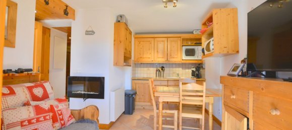 Apartamento de 2 dormitorios en Les Allues, France No. 201070 3