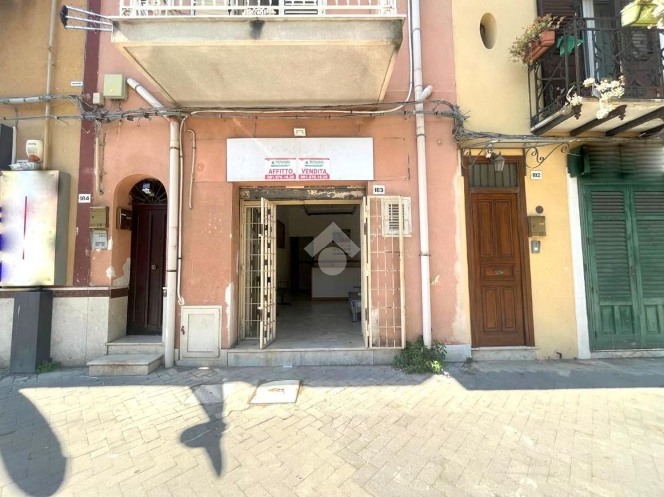115m² Commercial property in Palermo, Italy No. 380778