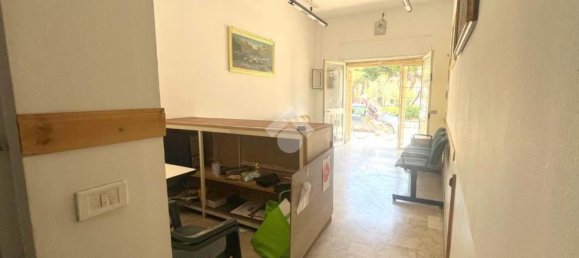 115m² Commercial property in Palermo, Italy No. 380778 4