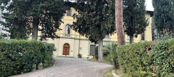 170m² Office in Florence, Italy No. 13614 2