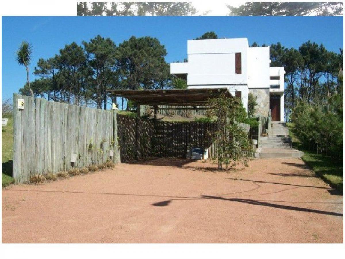 4 bedrooms House in Maldonado, Uruguay No. 8371