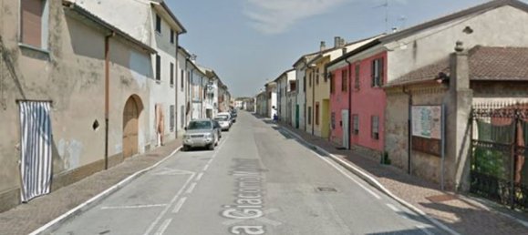 7 rooms Apartment in Mariana Mantovana, Italy No. 180951 2