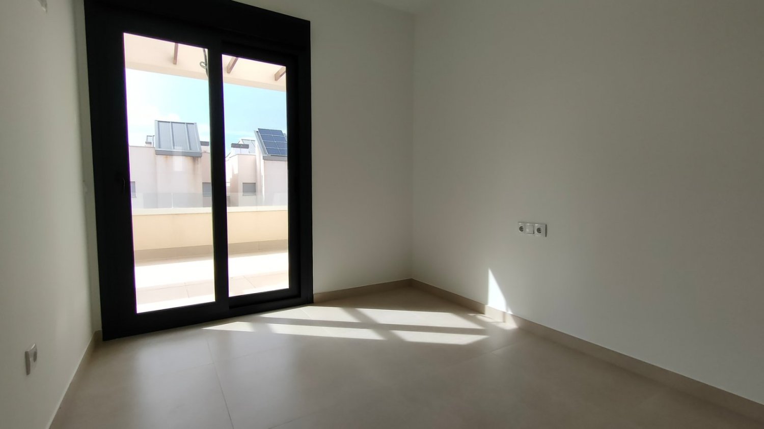 Apartamento de 2 dormitorios en Torrevieja, Spain No. 285359