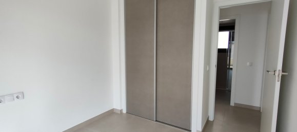 Apartamento de 2 dormitorios en Torrevieja, Spain No. 285359 3