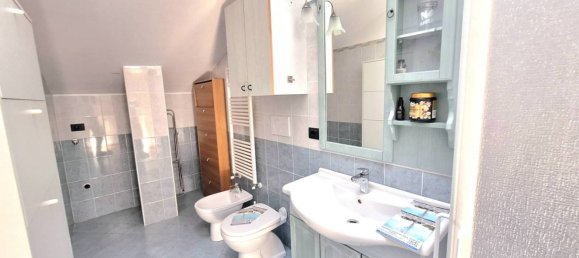 3-salle Appartement à Pietra Ligure, Italy No. 295970 18